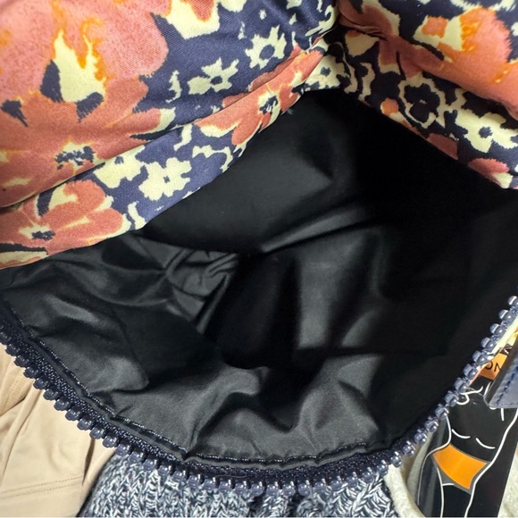 Marc Jacobs Backpack - Quilted Floral Nylon - Pink and Blue Excellent Condition - Picture 12 of 15